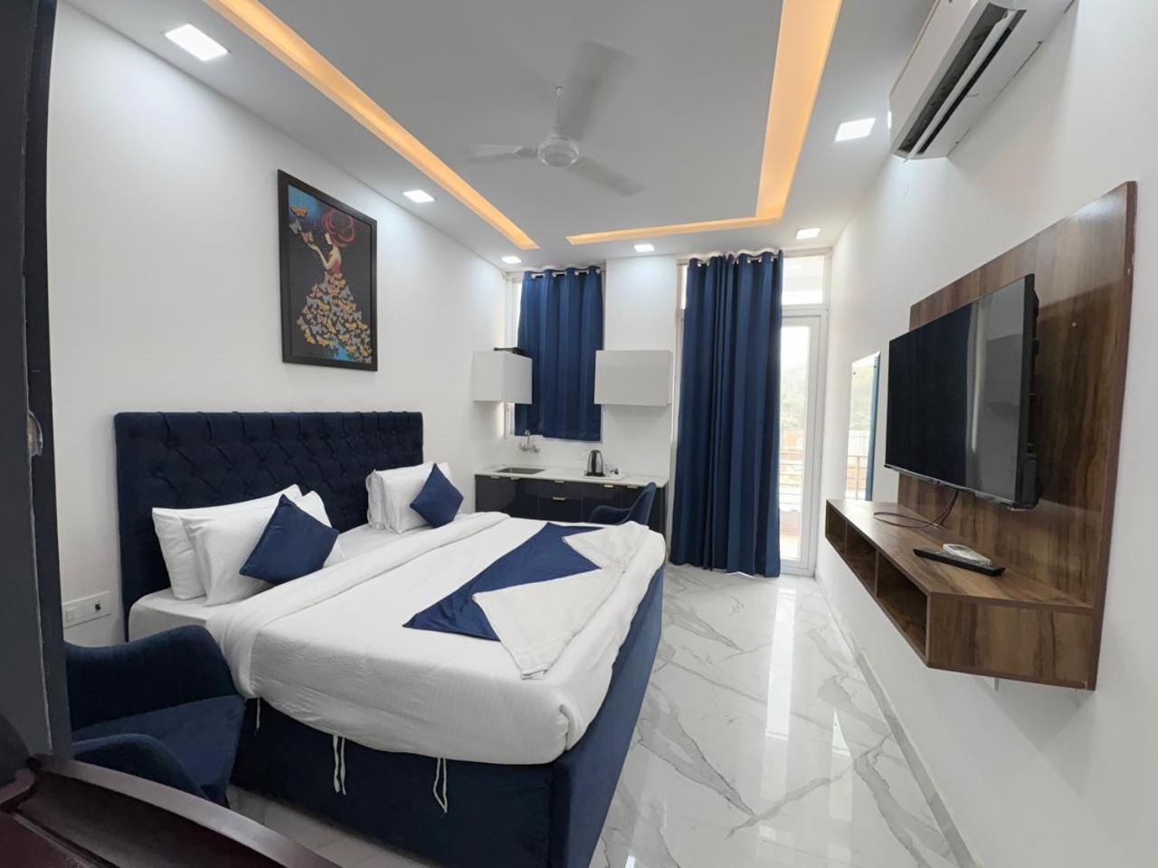 Pacific Inn Eco Central Gurgaon Zewnętrze zdjęcie