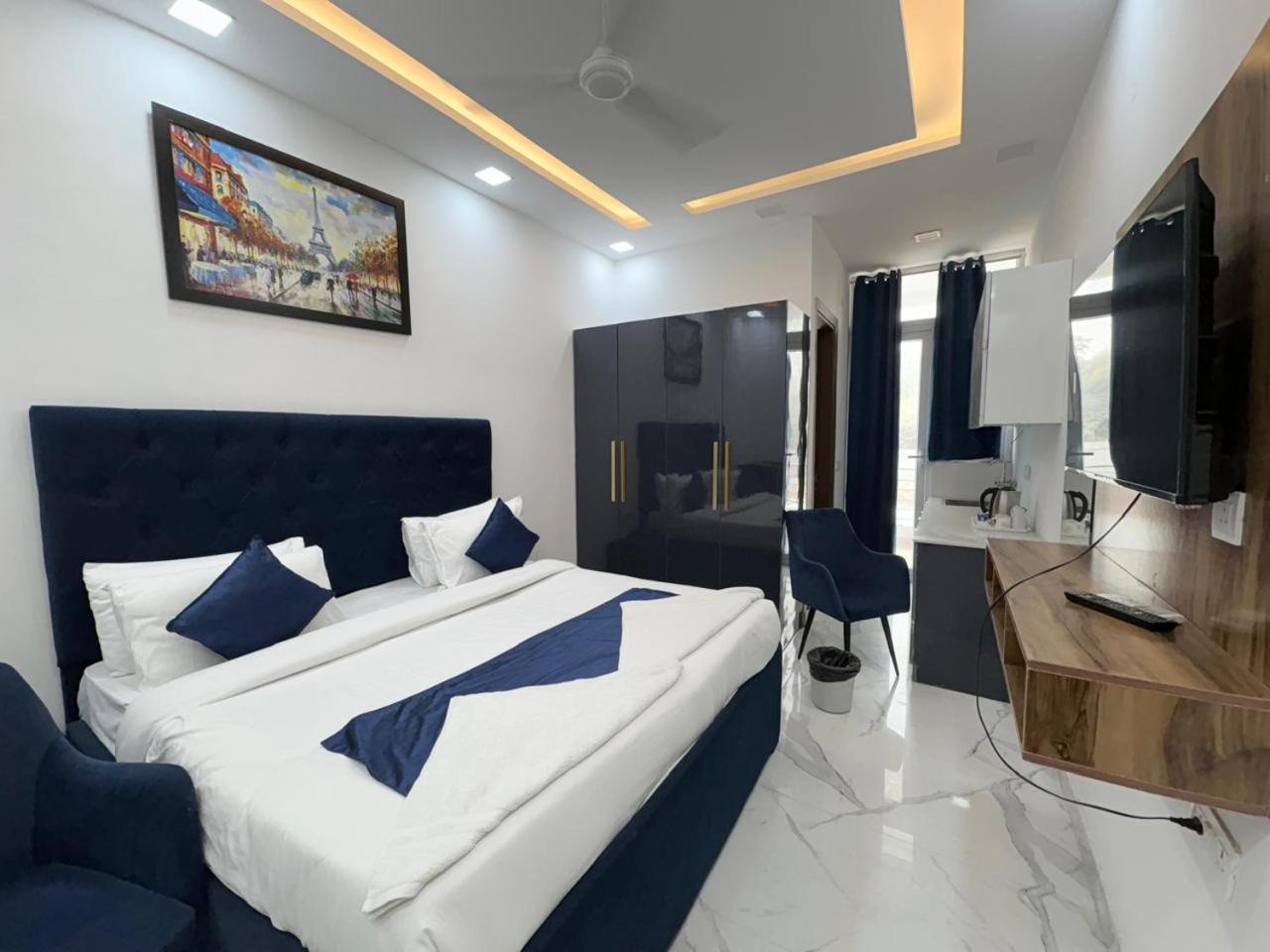 Pacific Inn Eco Central Gurgaon Zewnętrze zdjęcie