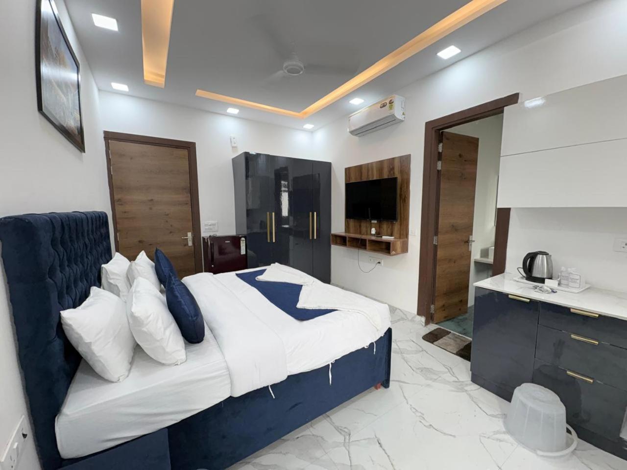 Pacific Inn Eco Central Gurgaon Zewnętrze zdjęcie