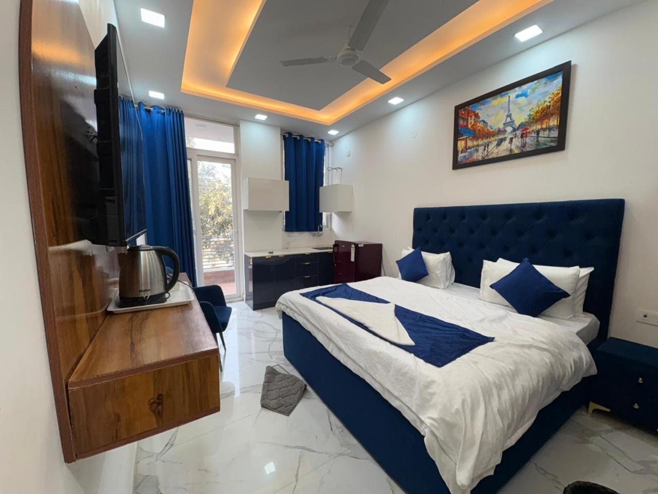 Pacific Inn Eco Central Gurgaon Zewnętrze zdjęcie
