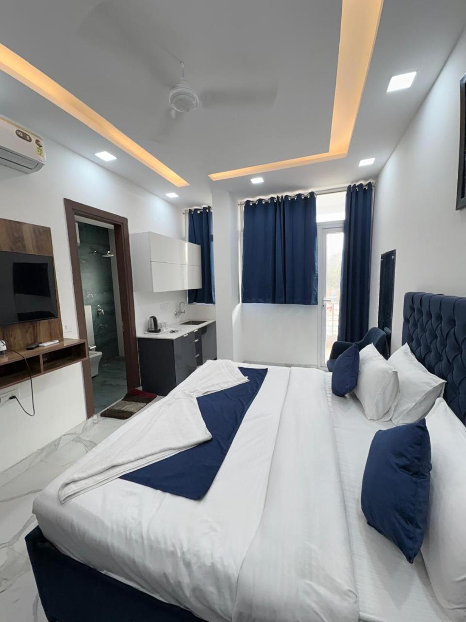 Pacific Inn Eco Central Gurgaon Zewnętrze zdjęcie