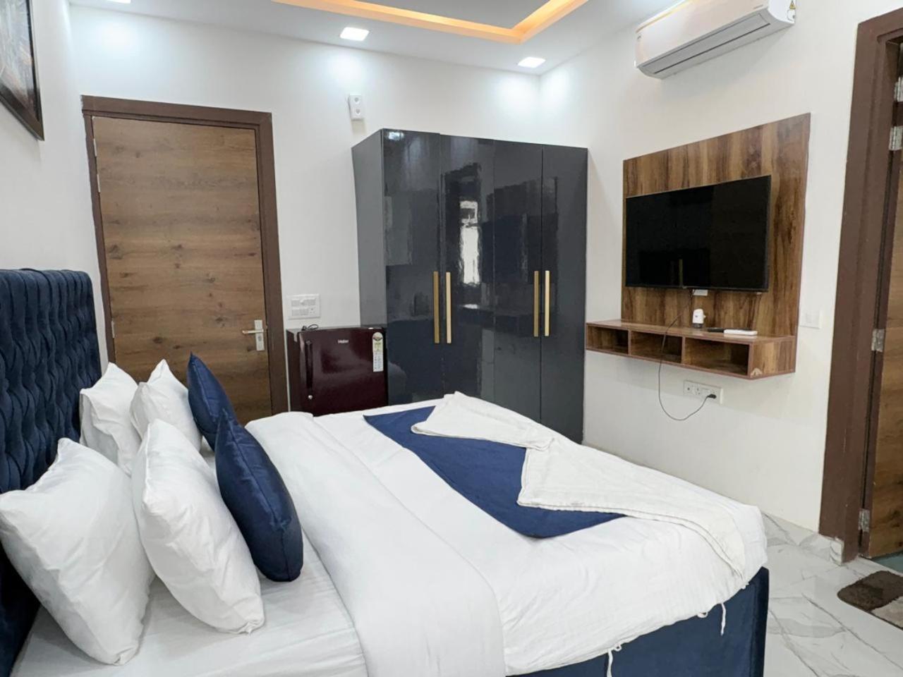 Pacific Inn Eco Central Gurgaon Zewnętrze zdjęcie