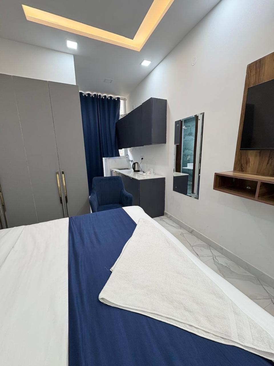 Pacific Inn Eco Central Gurgaon Zewnętrze zdjęcie