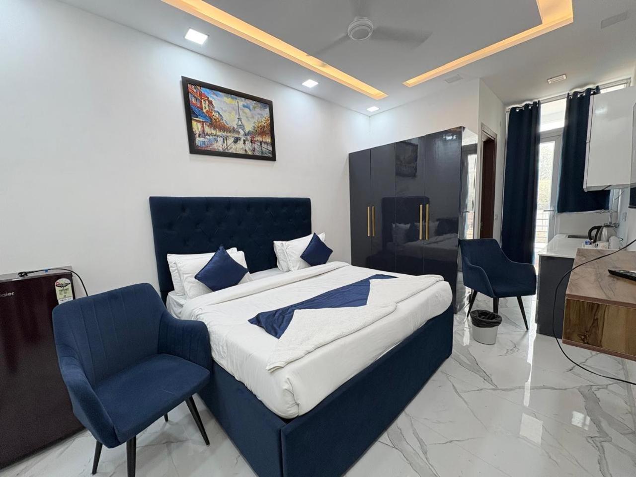 Pacific Inn Eco Central Gurgaon Zewnętrze zdjęcie