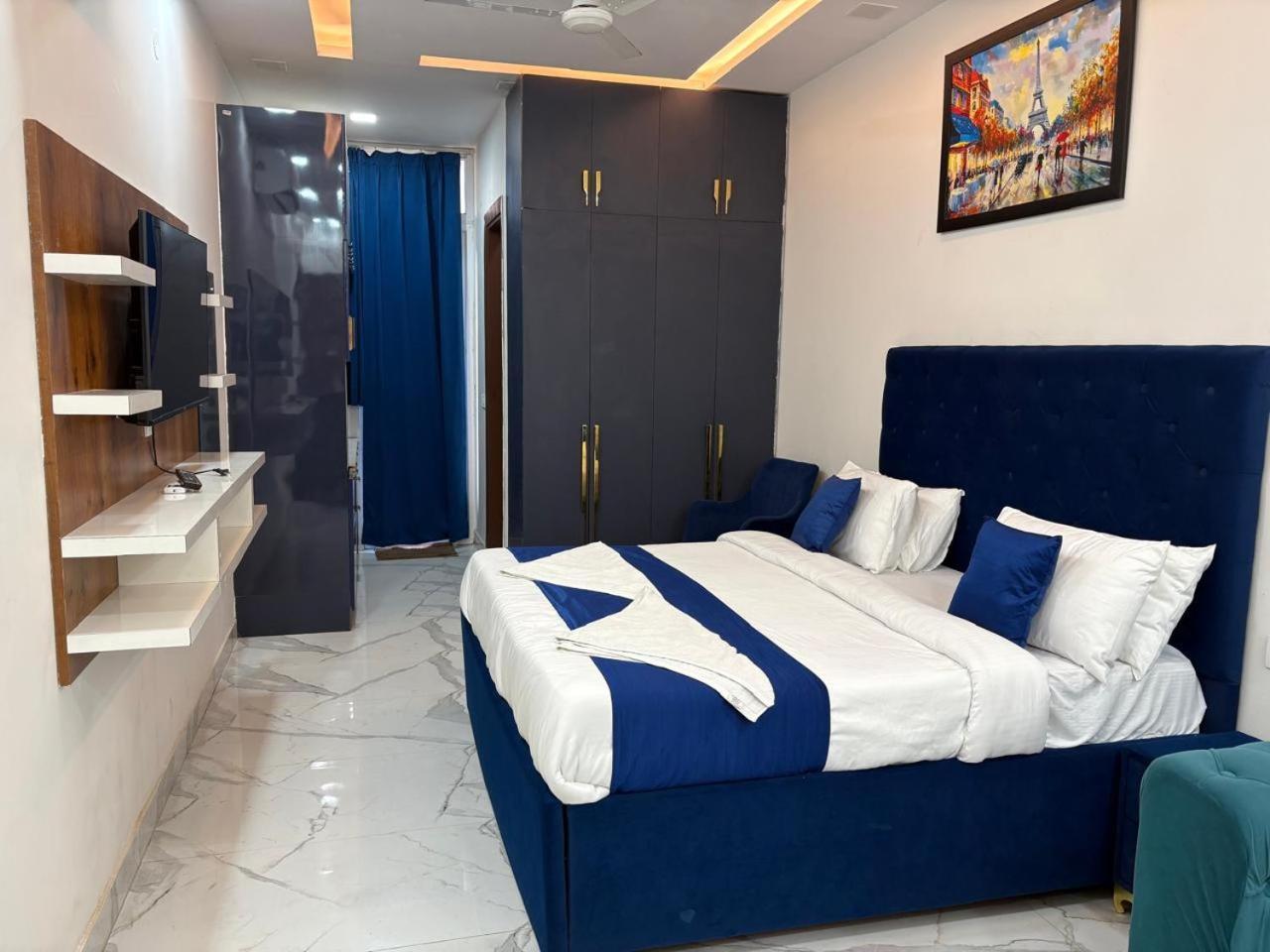 Pacific Inn Eco Central Gurgaon Zewnętrze zdjęcie