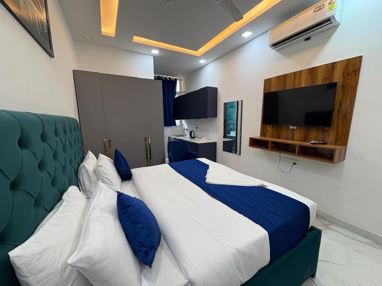 Pacific Inn Eco Central Gurgaon Zewnętrze zdjęcie