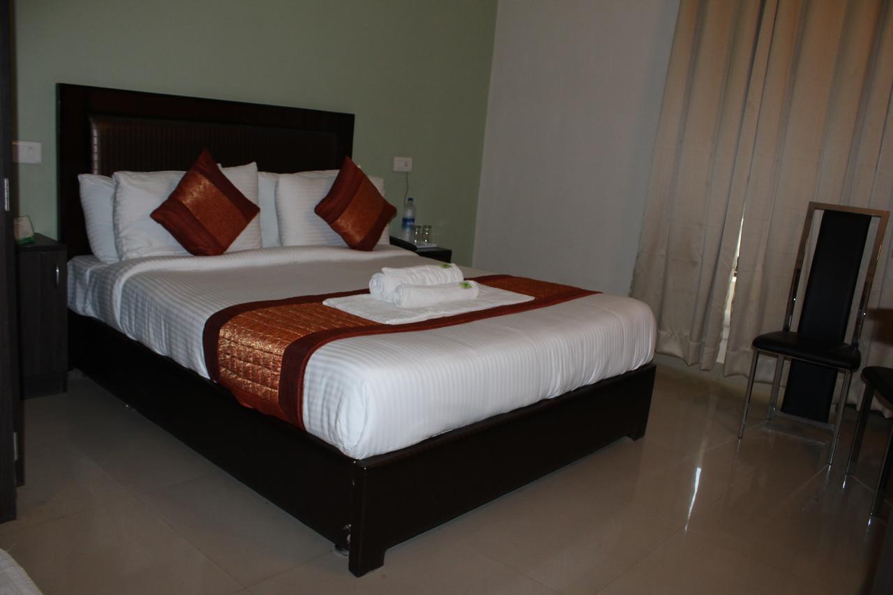 Pacific Inn Eco Central Gurgaon Zewnętrze zdjęcie