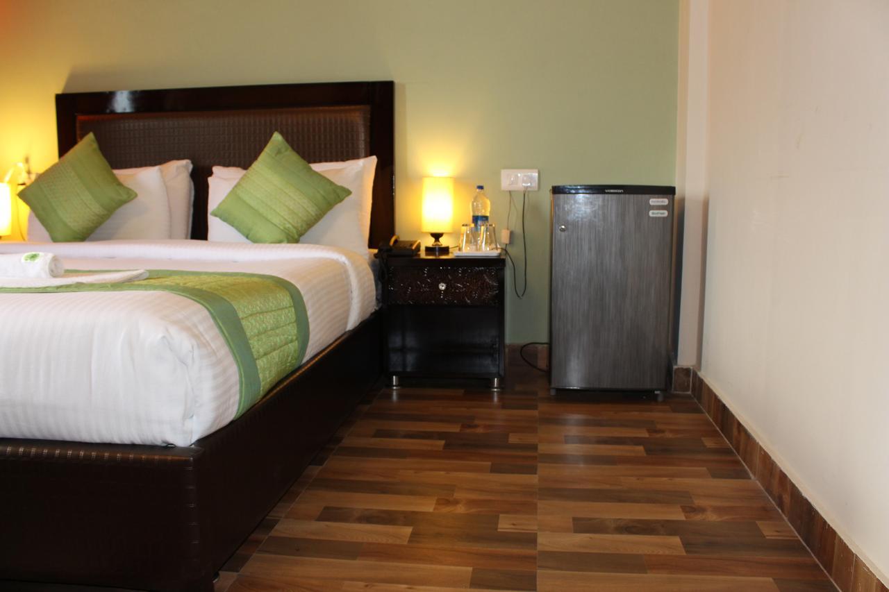 Pacific Inn Eco Central Gurgaon Zewnętrze zdjęcie