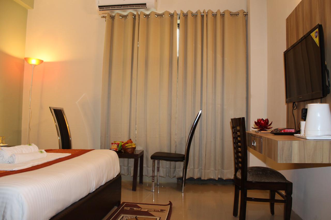 Pacific Inn Eco Central Gurgaon Zewnętrze zdjęcie