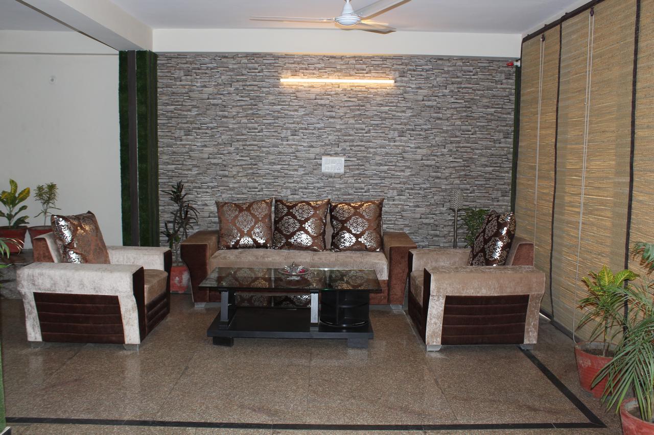 Pacific Inn Eco Central Gurgaon Zewnętrze zdjęcie