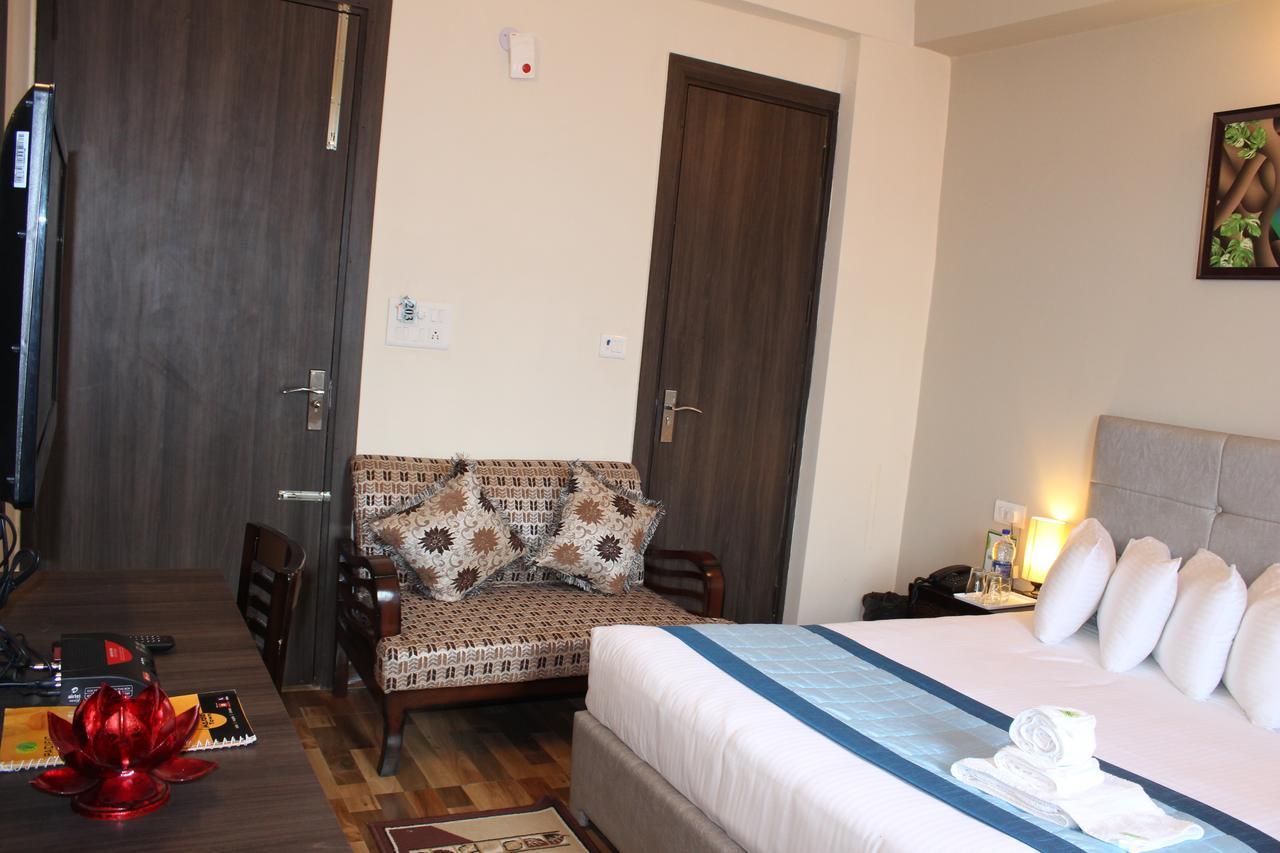 Pacific Inn Eco Central Gurgaon Zewnętrze zdjęcie