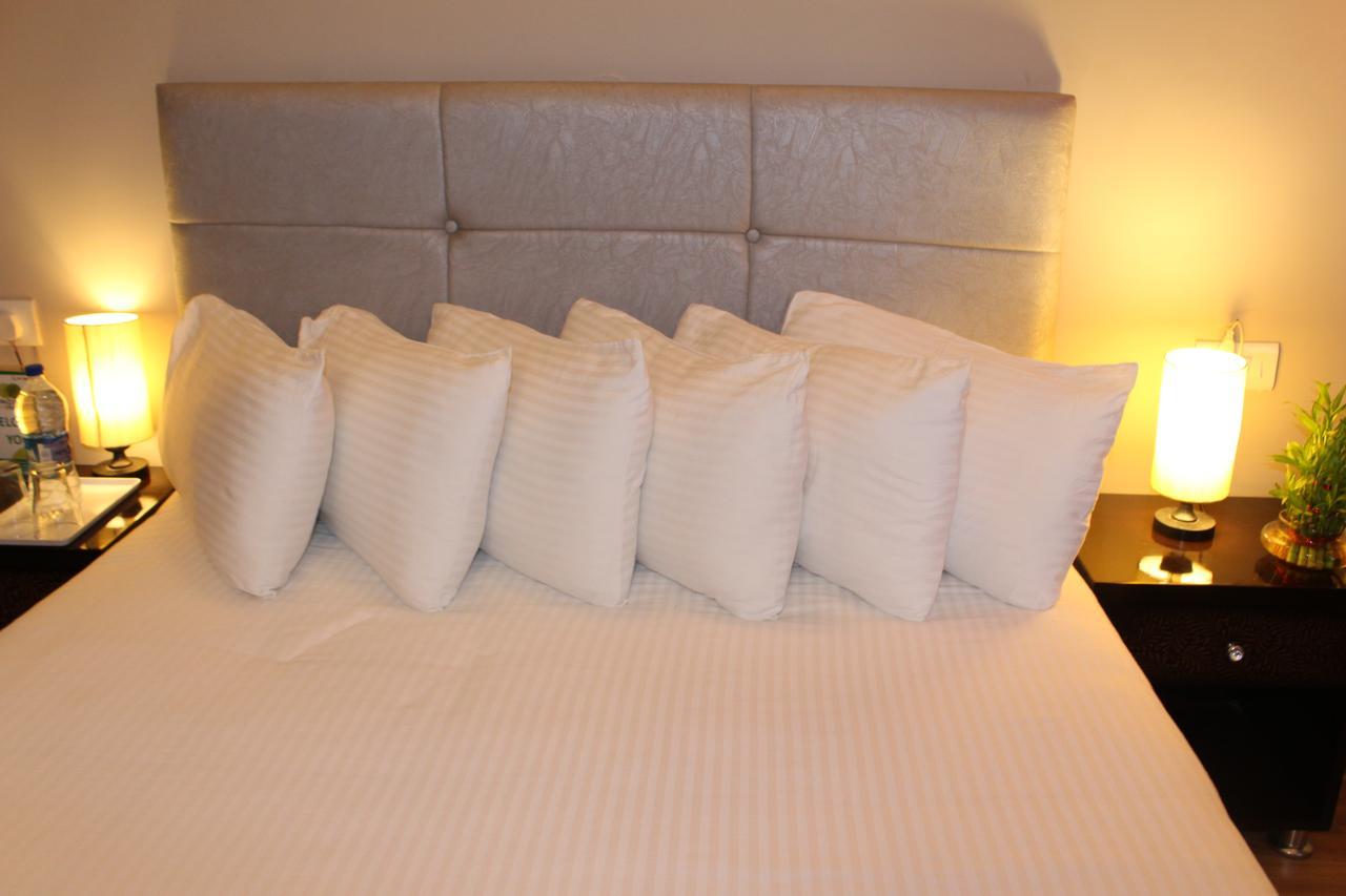 Pacific Inn Eco Central Gurgaon Zewnętrze zdjęcie