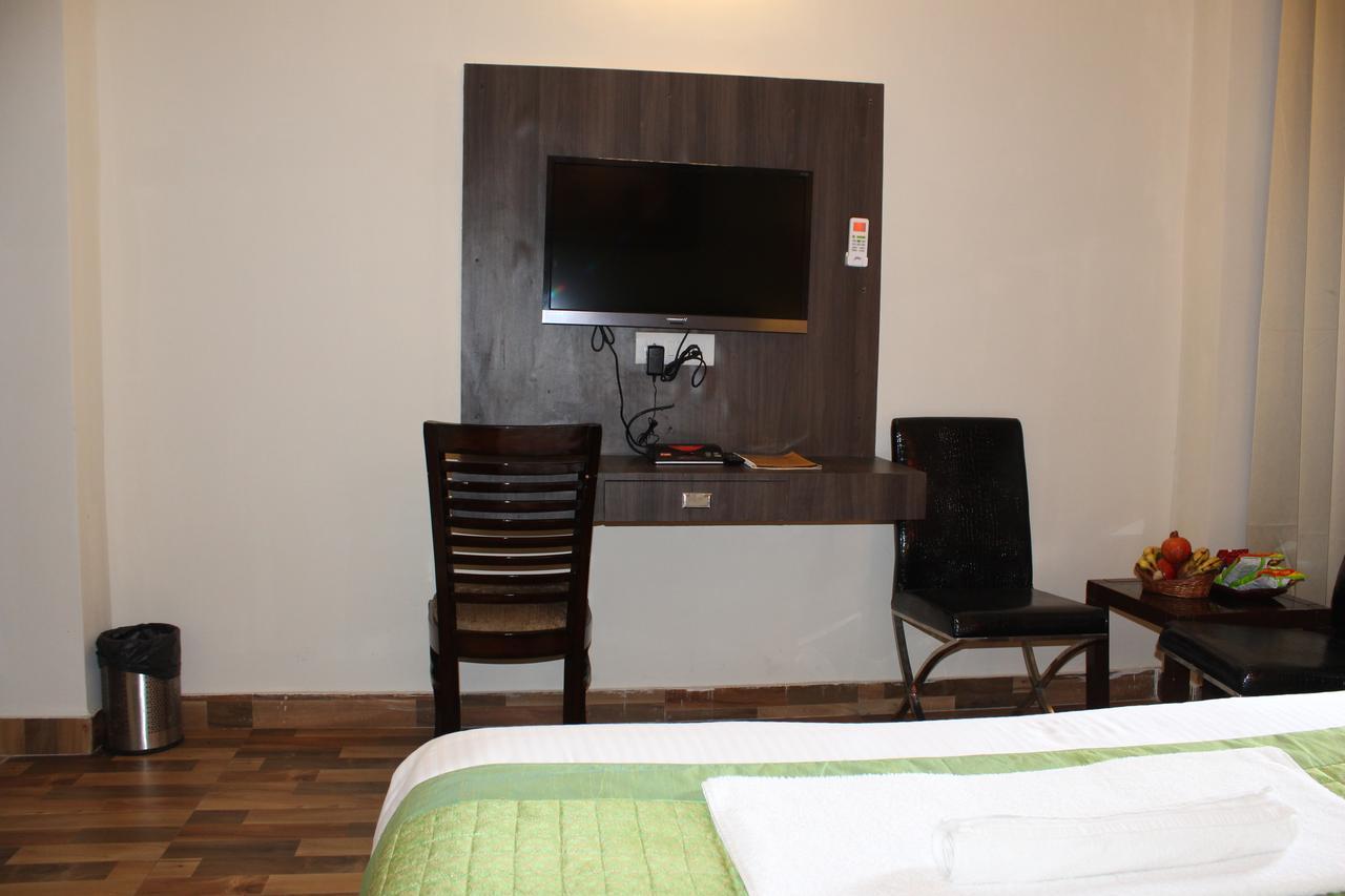 Pacific Inn Eco Central Gurgaon Zewnętrze zdjęcie
