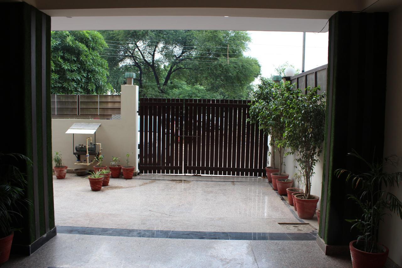 Pacific Inn Eco Central Gurgaon Zewnętrze zdjęcie