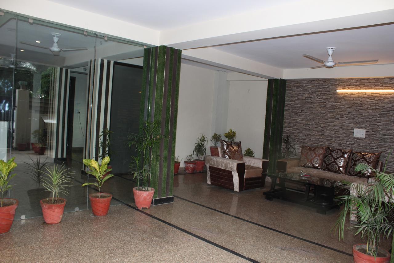 Pacific Inn Eco Central Gurgaon Zewnętrze zdjęcie
