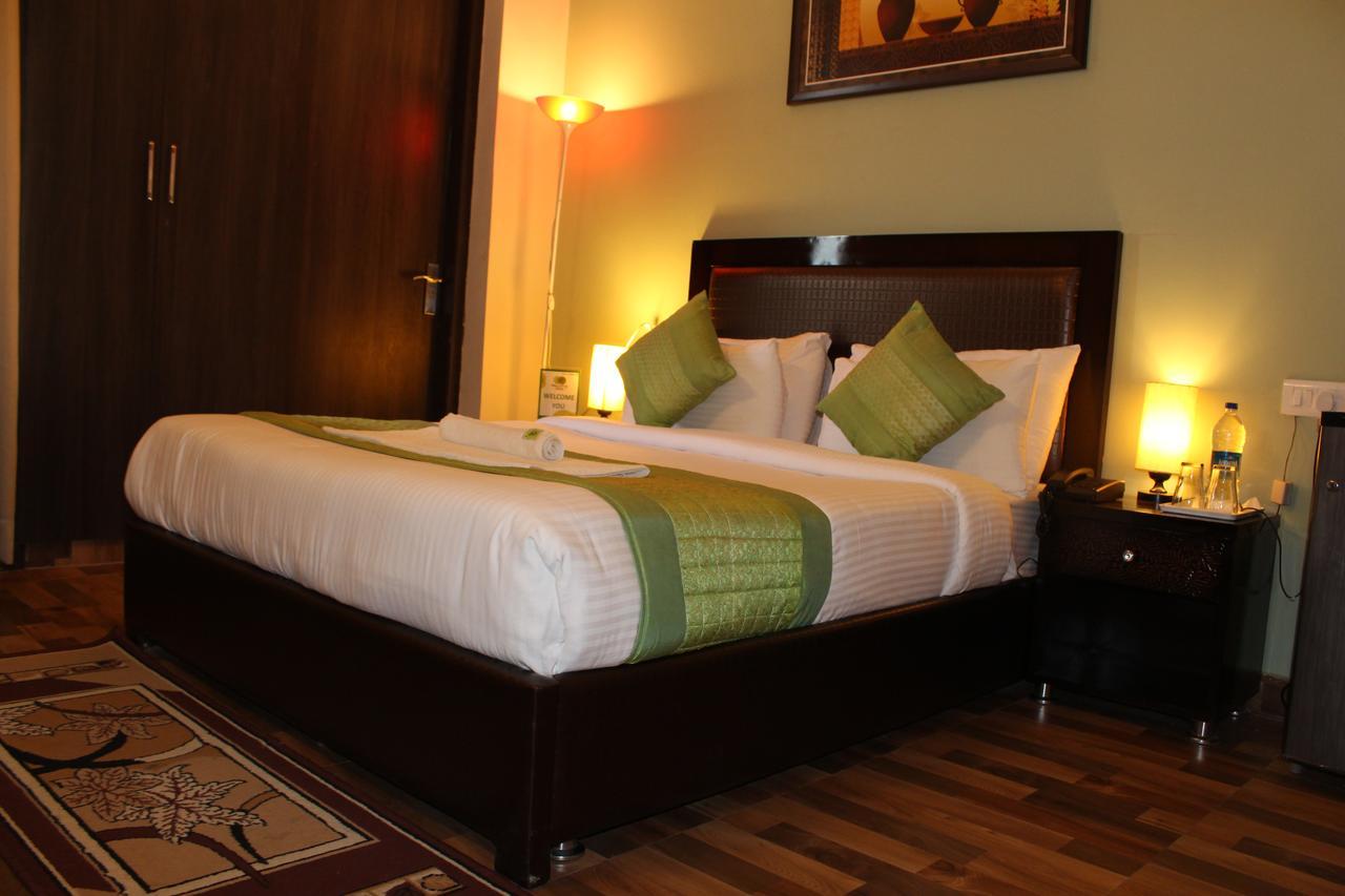 Pacific Inn Eco Central Gurgaon Zewnętrze zdjęcie