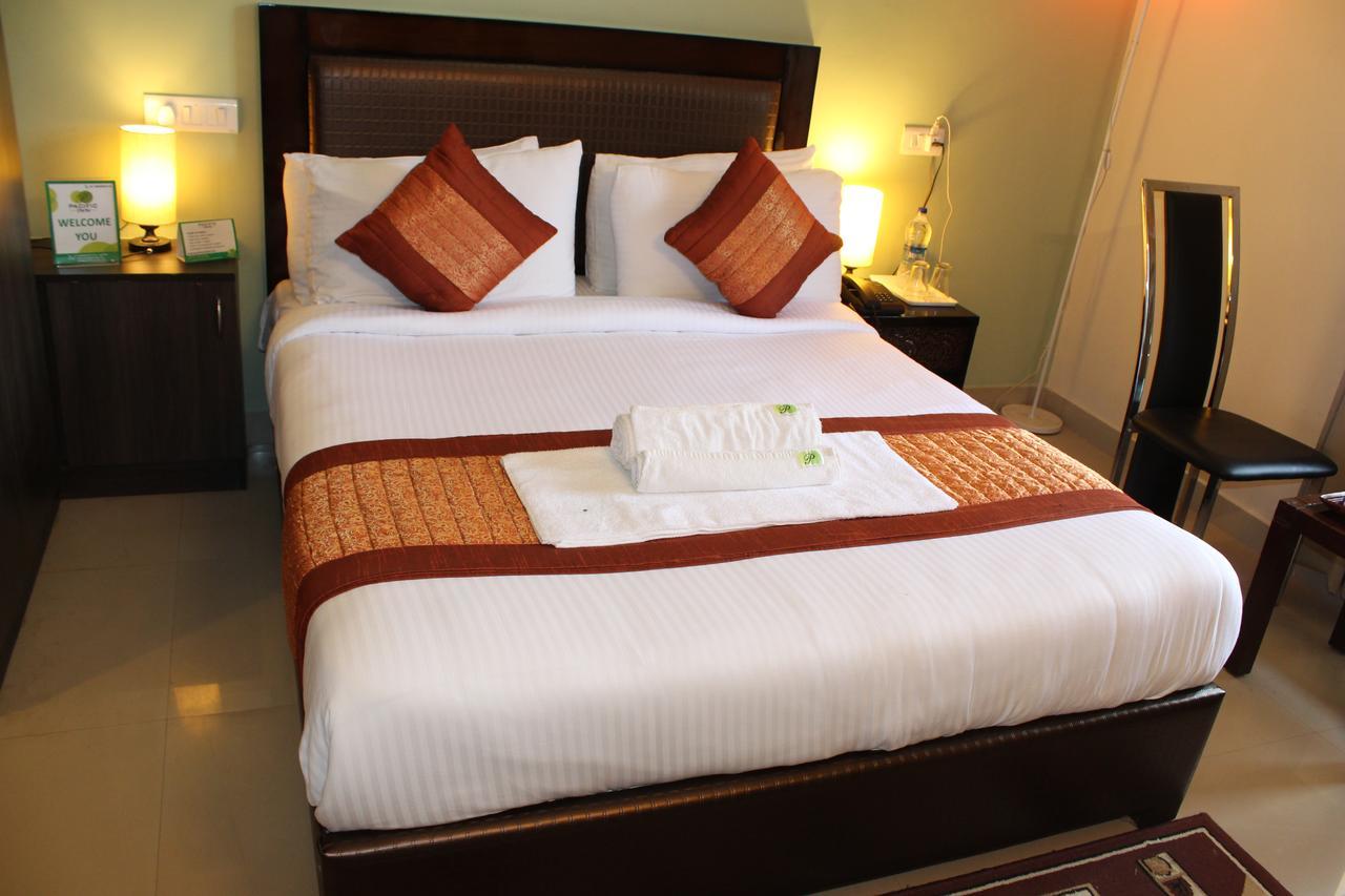 Pacific Inn Eco Central Gurgaon Zewnętrze zdjęcie
