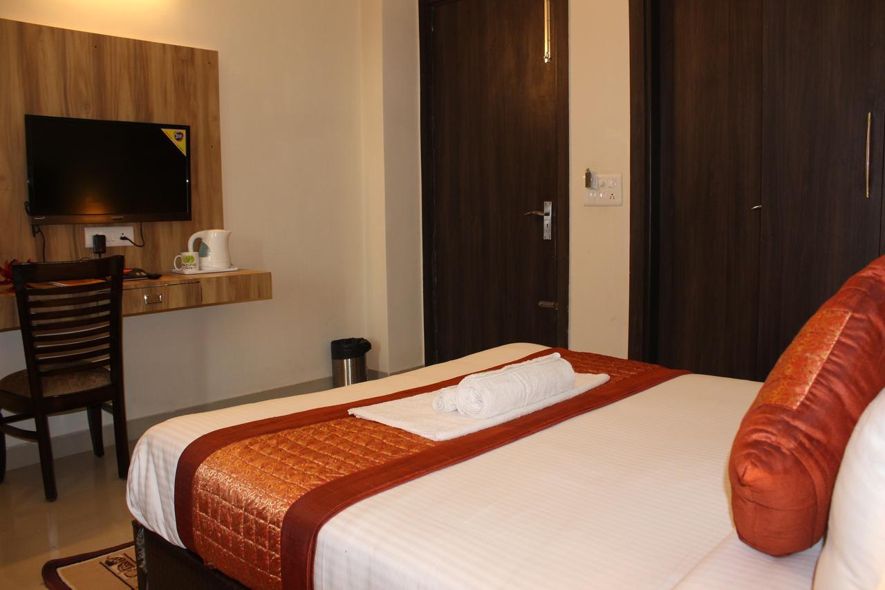 Pacific Inn Eco Central Gurgaon Zewnętrze zdjęcie
