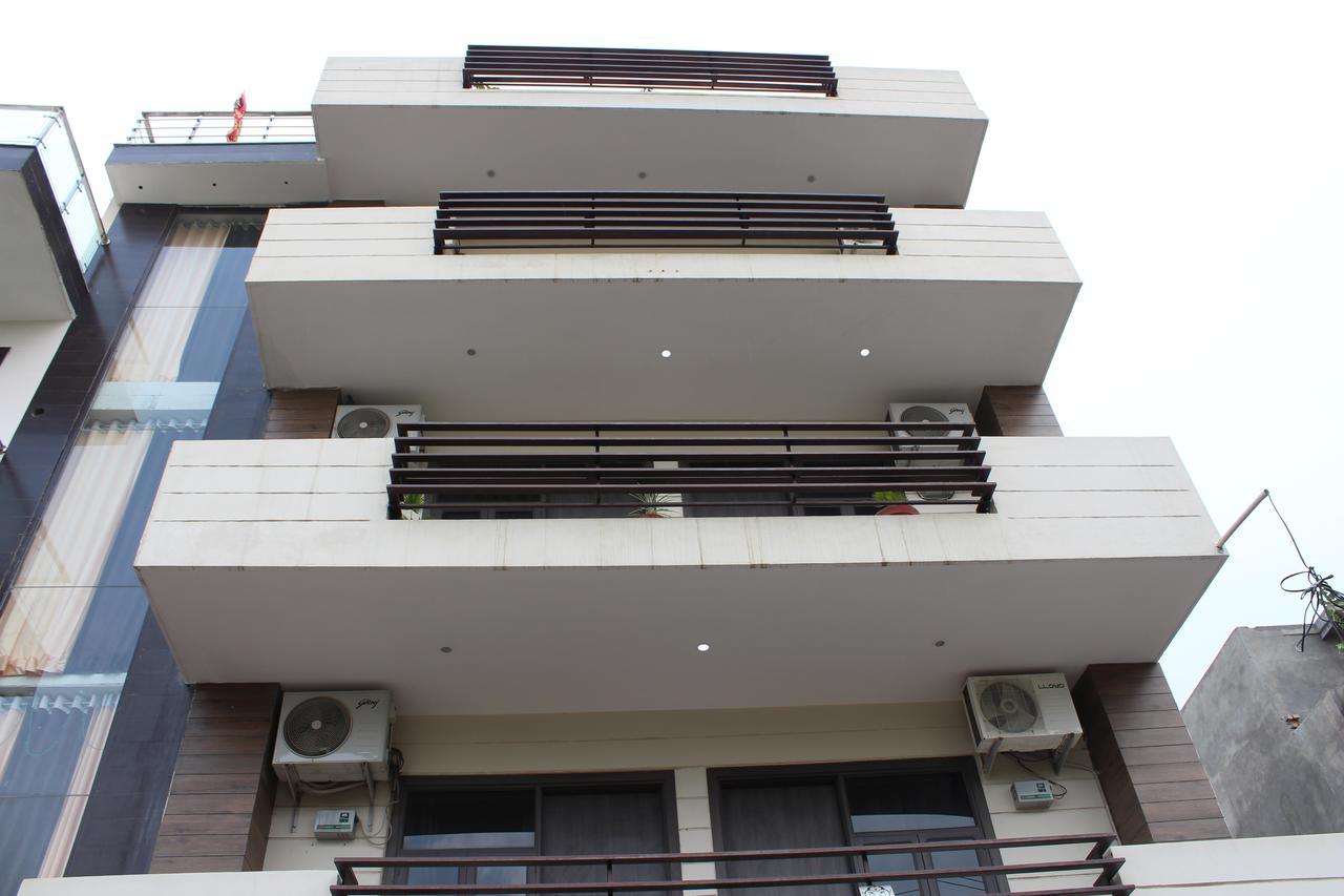 Pacific Inn Eco Central Gurgaon Zewnętrze zdjęcie